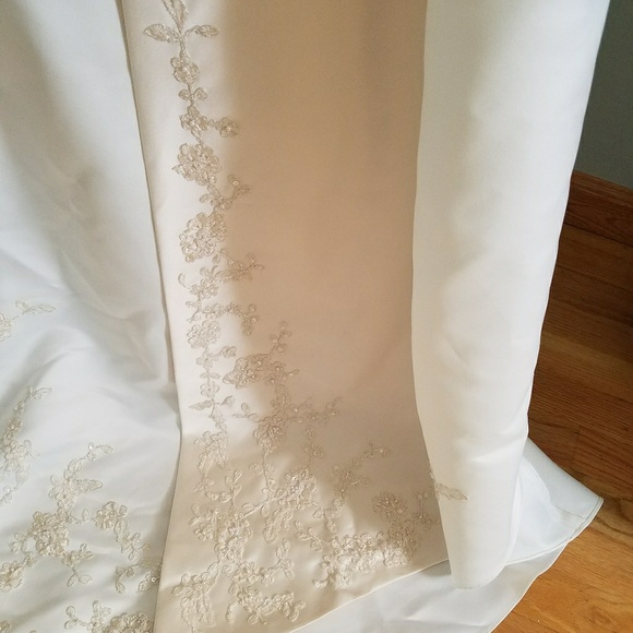 Brand new wedding dress. - Picture 8 of 13